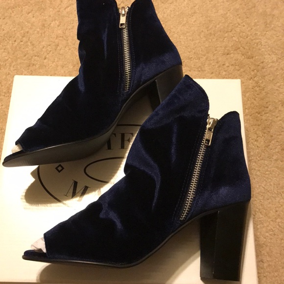 Blue Velvet size 8 open toe ankle boots. - Picture 4 of 6